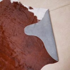 Home Decorators Collection Natural Cowhide Brown and White 5 ft. x 7 ft. Animal Shape Area Rug -Flora Home Decorators Soldes brown and white home decorators collection area rugs v301000001brwh 66 1000