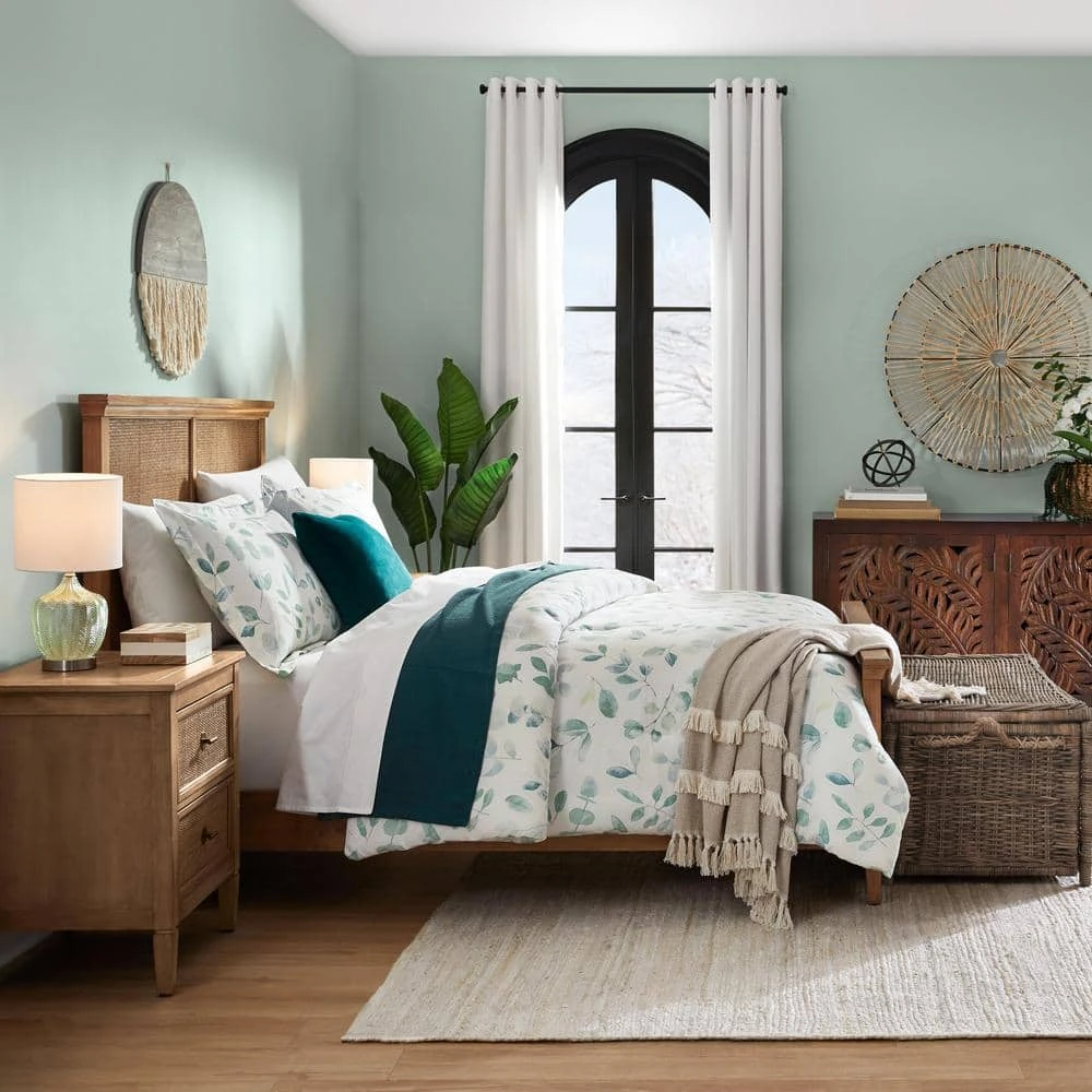 Home Decorators Collection Viola 3-Piece Green and White Watercolor Botanical Cotton Full/Queen Comforter Set 7 Home Decorators Collection Viola 3-Piece Green and White Watercolor Botanical Cotton Full/Queen Comforter Set - Image 5