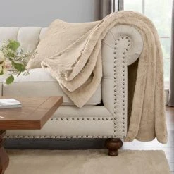 Home Decorators Collection Piper Taupe Faux Rabbit Fur 20 in. x 20 in. Square Throw Pillow 11 Home Decorators Collection Piper Taupe Faux Rabbit Fur 20 in. x 20 in. Square Throw Pillow -Flora Home Decorators Soldes home decorators collection throw pillows pip2020tpe pldc e1 1000